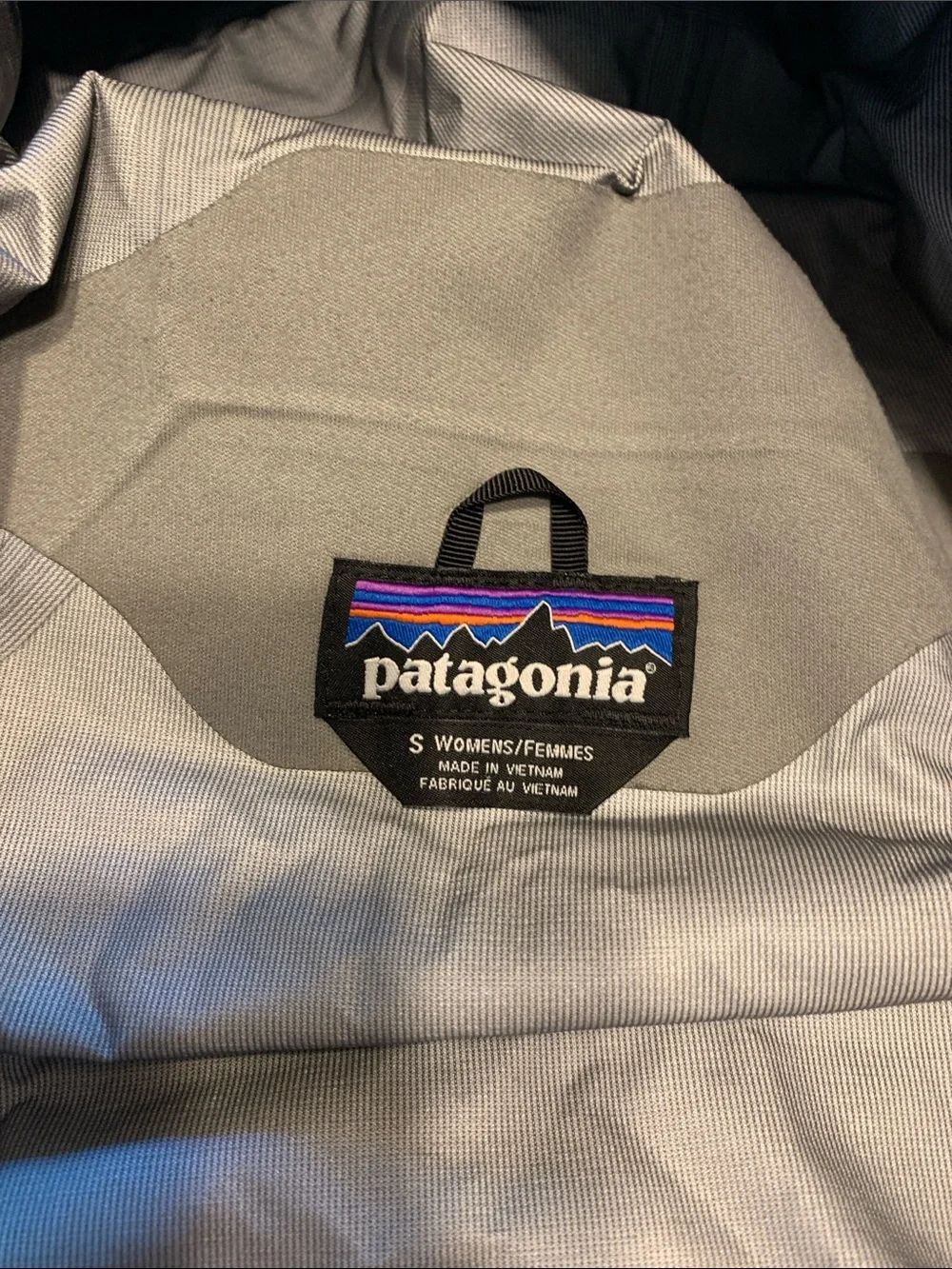 Patagonia Navy Hooded Women's Rain Jacket - Picture 3 of 3
